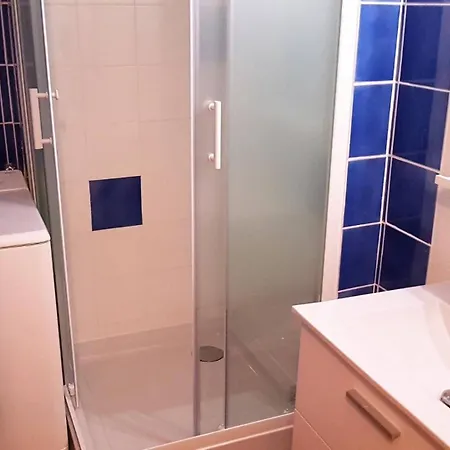 Apartment Plage, Commerces Et Animations Pour Ce T2 Avec Parking Privatif -5at30 Saint-Cyprien (Pyrenees-Orientales)