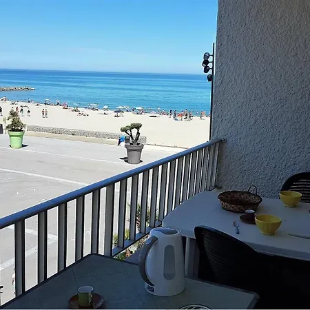 Plage, Commerces Et Animations Pour Ce T2 Avec Parking Privatif -5at30 *